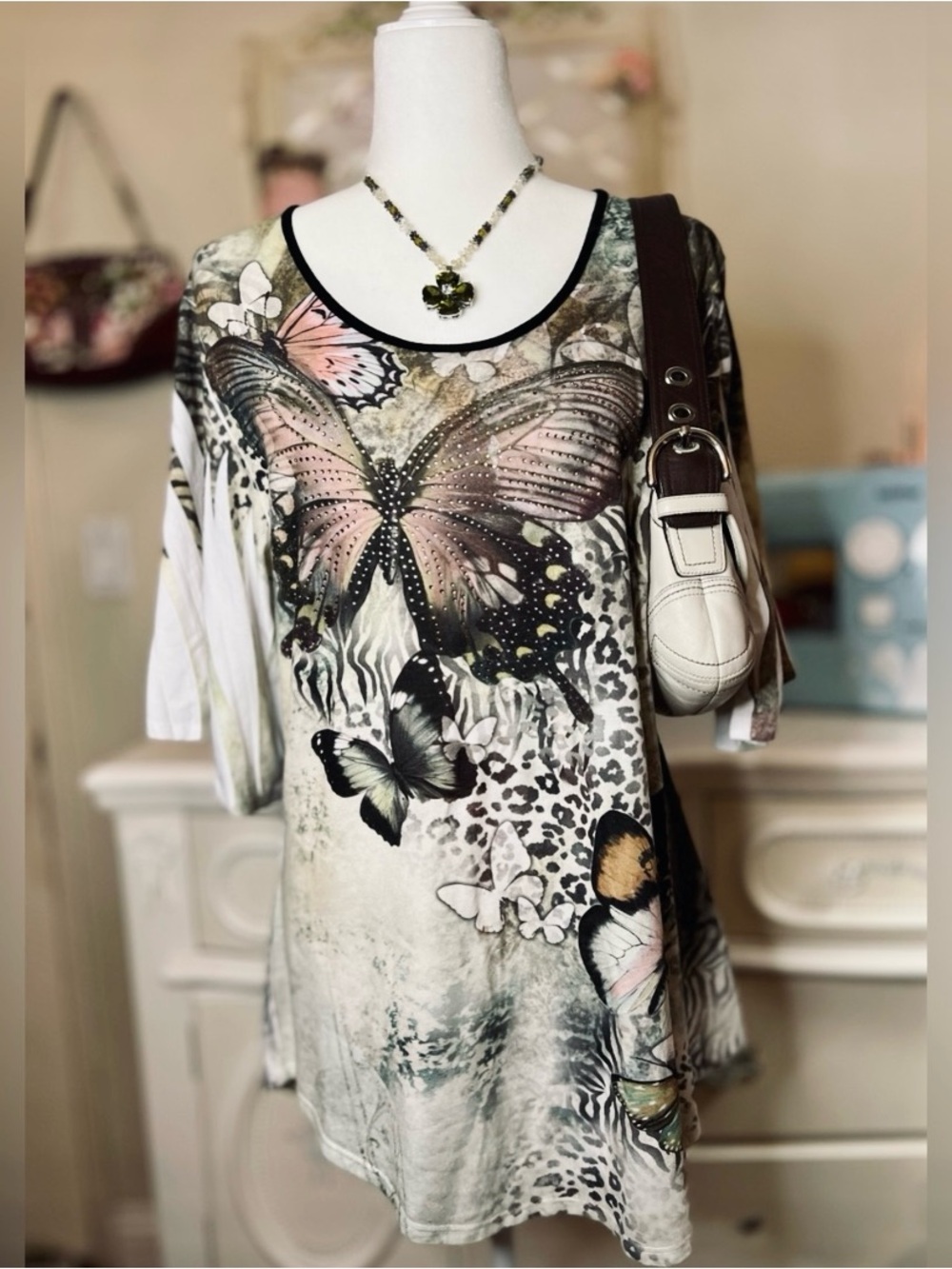 Y2K Butterfly Print Scoop Neck Women's Top in Pastel Pink and Cream